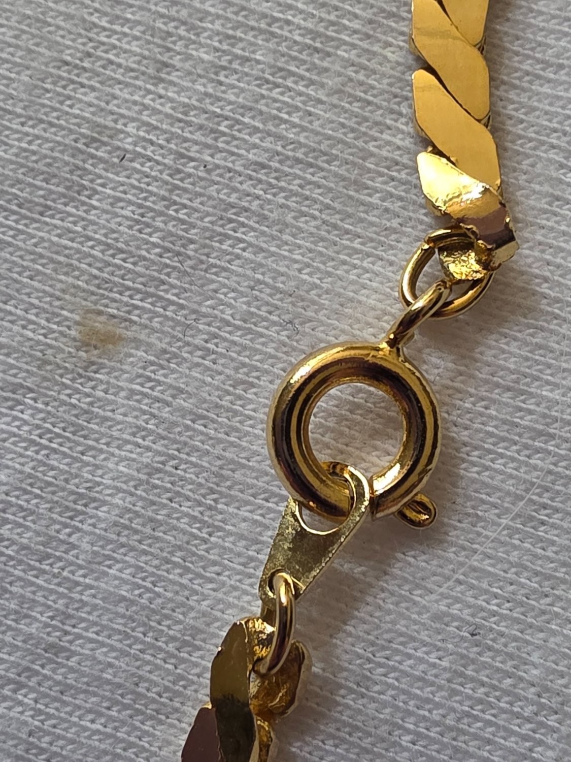Vintage Italy Gold Tone Flat Herringbone Chain Necklace Flexible Polished Link