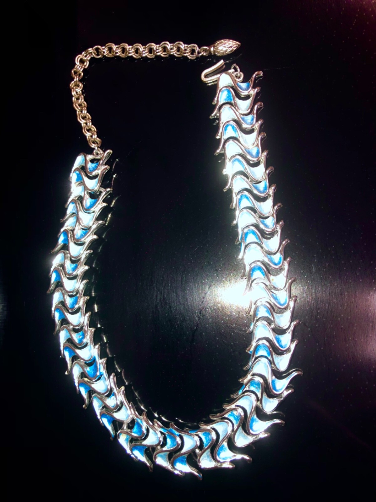 Necklace choker metal w/2 blue tone enamel, 15 in made in Thailand