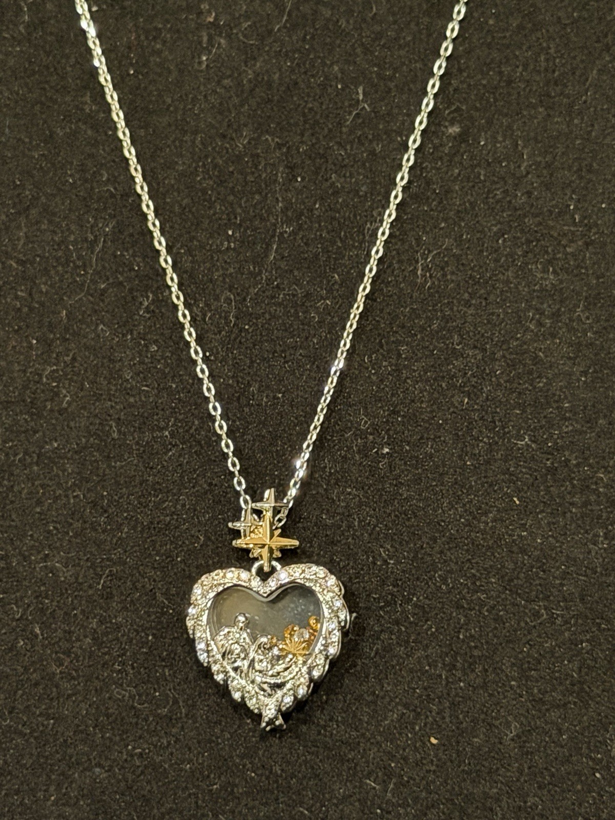 Origami Owl Silver Heart Nativity Capsule Locket With 20-22″ Chain