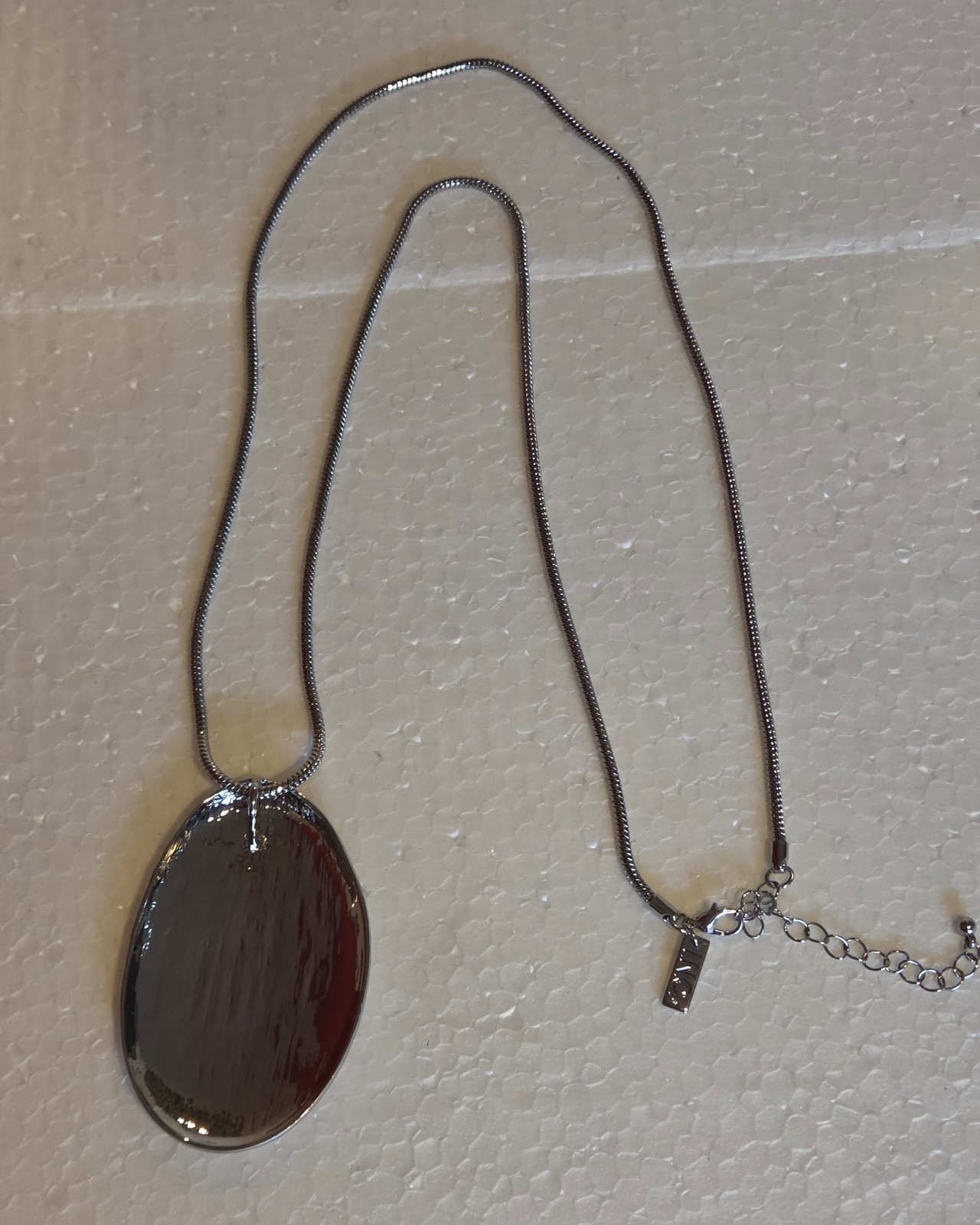 I.N.C 15″ in Silver Chainlink w/ 2.5′ x 1.5″ Silver Egg Shape Pendant Necklace