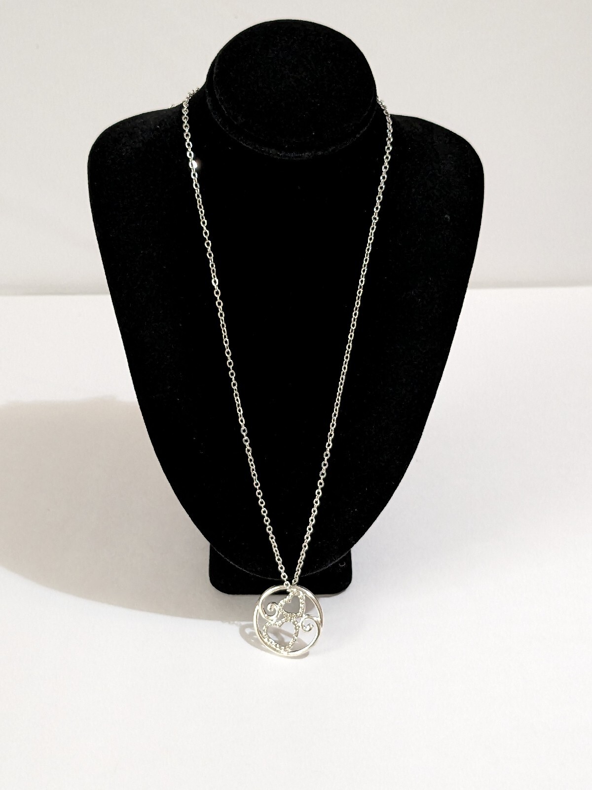 Intertwined Rhinestone Hearts Pendant Silver Tone Necklace. 18″. Modern.