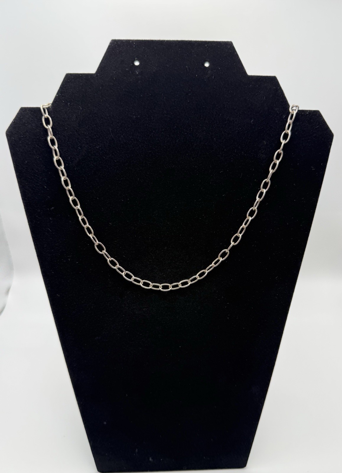 Silver-Tone Metal Oval Link Chain Necklace Lobster Clasp Adjustable 19-24 in
