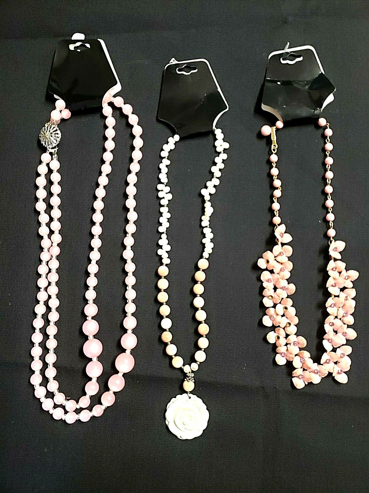 Lot of 3 Necklaces of flowers and imitation pearls, with Beautiful Ornaments