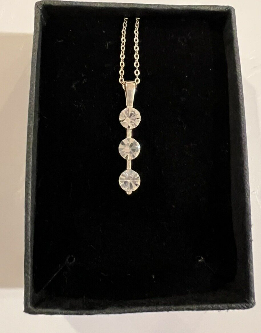 Elegant 3-Stone Diamond-Inspired Pendant Necklace – Gold-Tone 18 in Chain