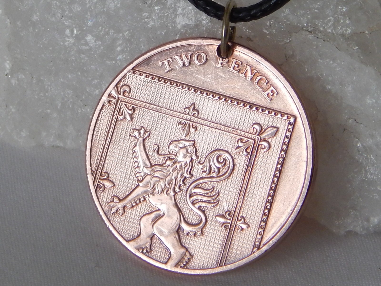 2014 Britain 2 Pence Coin Pendant Necklace Lion #523