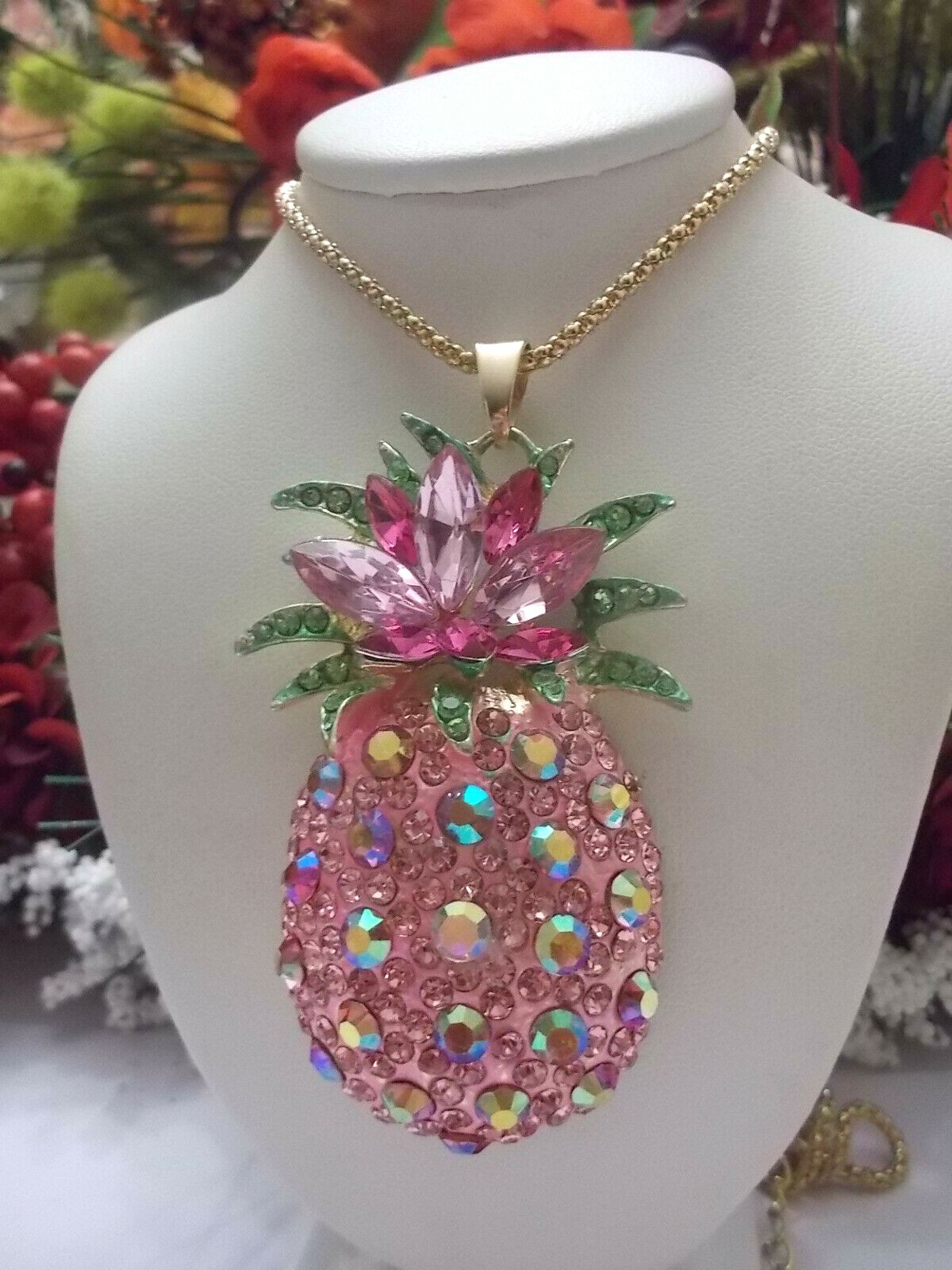 BETSEY JOHNSON SPARKLING LARGE PINK PINEAPPLE CRYSTAL PENDANT NECKLACE