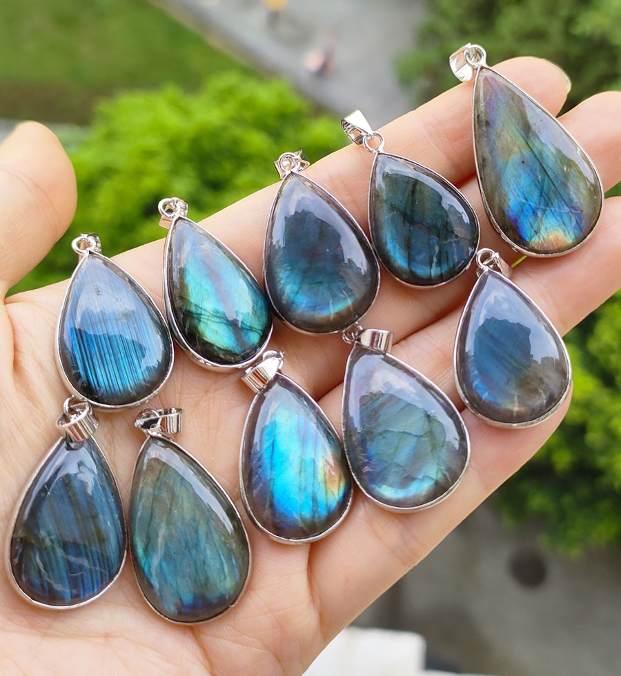10pcs Natural Labradorite Gems Pendants Amulet Magic Energy Luck Charm