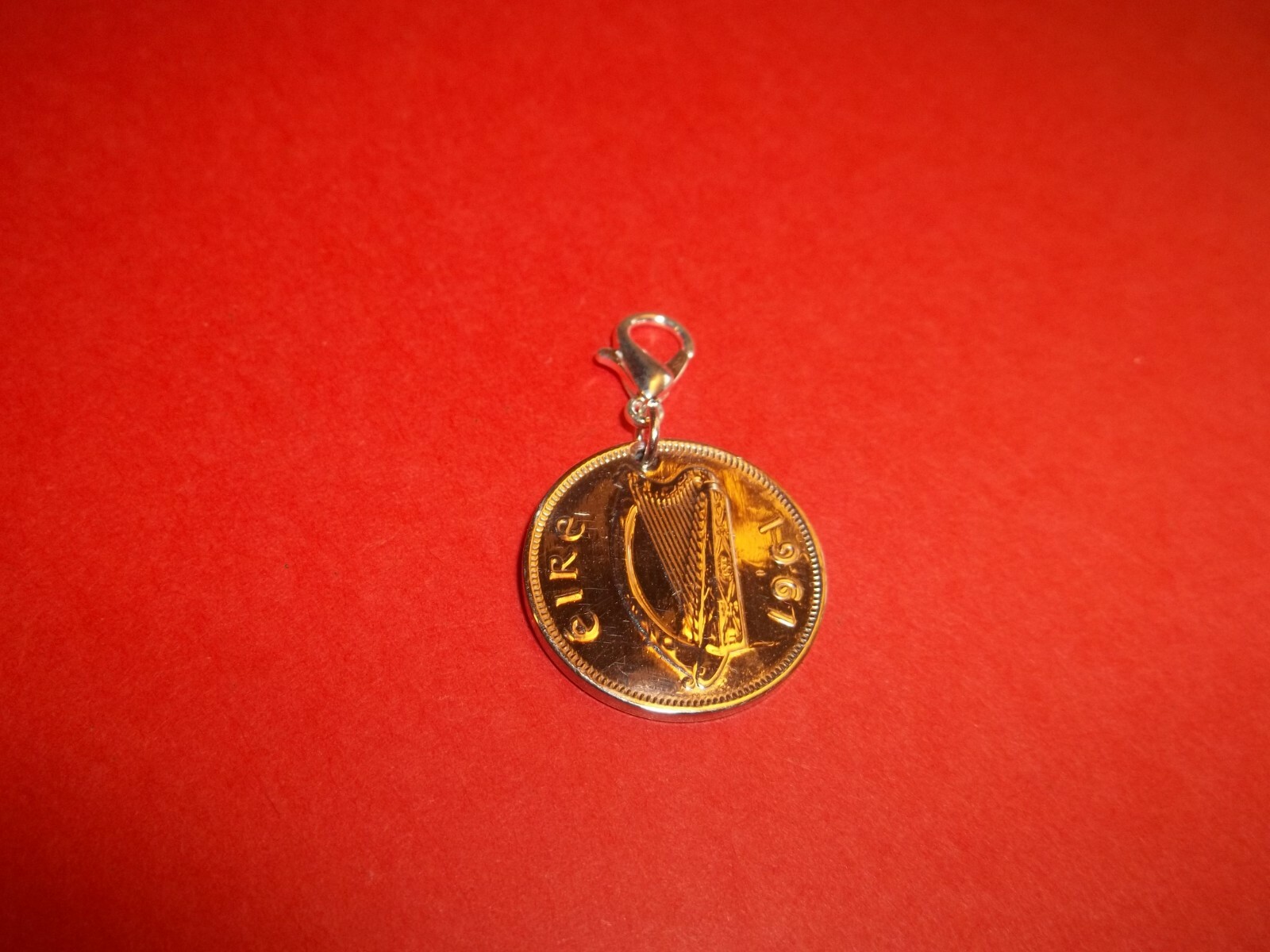 SIXPENCE COIN – IRISH WOLFHOUND – POLISHED PENDANT / CHARM – 1940 to 1967