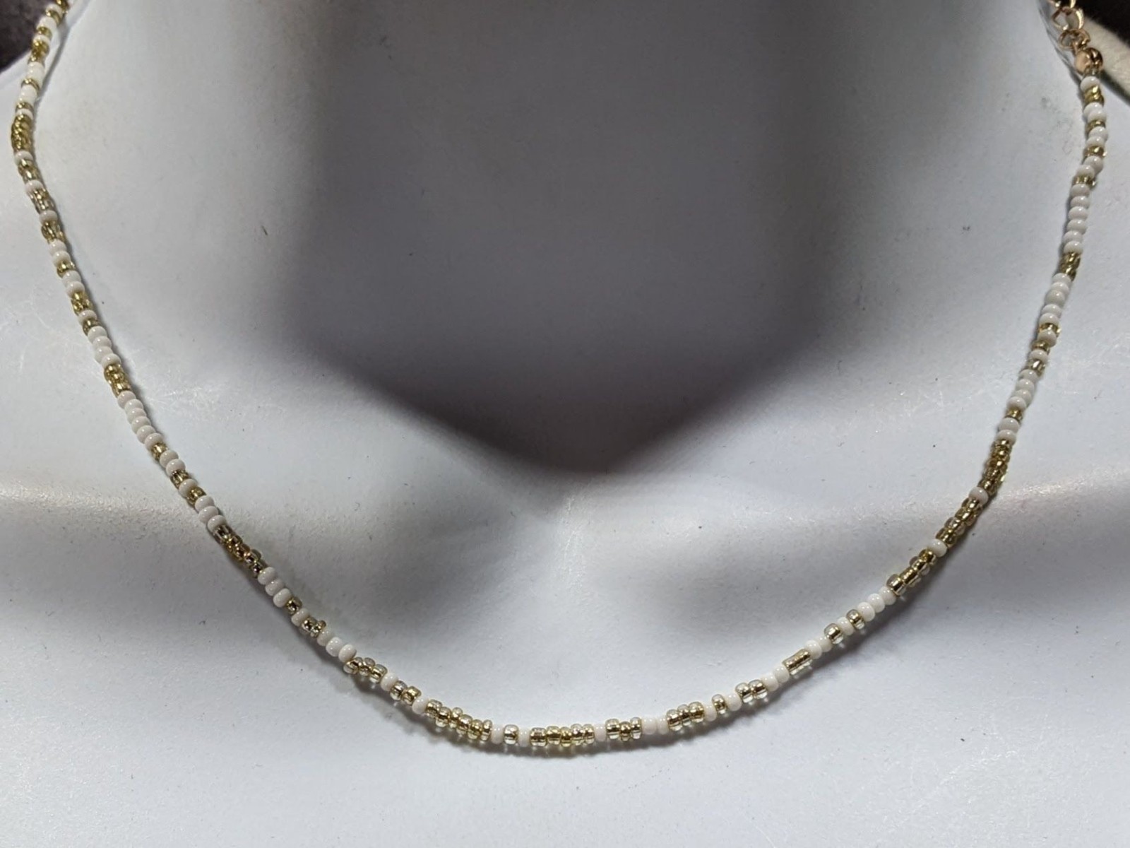 Simple Casual White And Gold Tone Glass Beaded Necklace