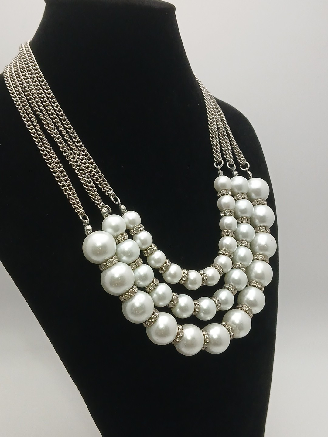 CATO 1946 BRAND silvertone layerd graduated faux pearls clear stones necklace