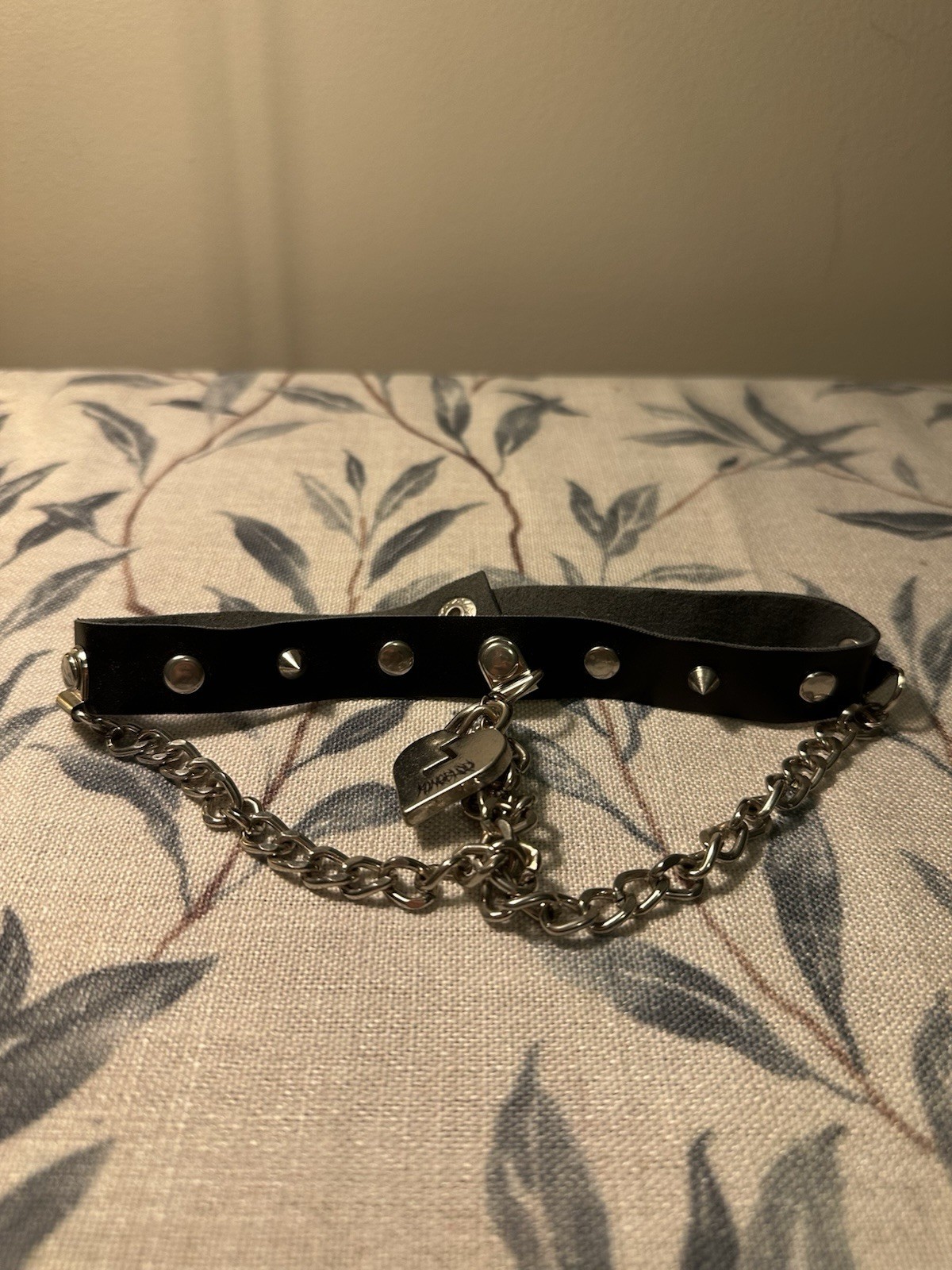 PUNK STYLE CHOKER BLACK FAUX LEATHER WITH SILVER TONE SPIKES/HEART SHAPED CHAIN