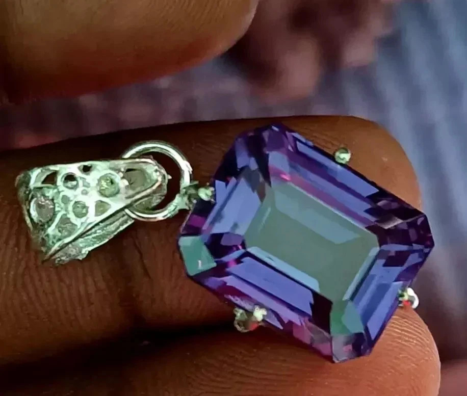 Natural 24 Ct Color Change Alexandrite Certified Gemstone Pendant 925 Silver A+