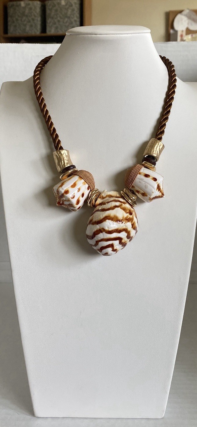Large Shell Necklace Piper K 17-20” Gold Tone White & Carmel Color