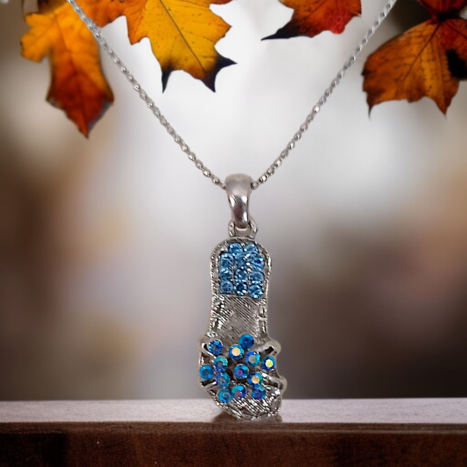 Vtg Blue Rhinestone Flip Flop Pendant Necklace Beach Coastal Y2K Silver Tone