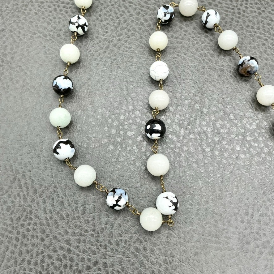 Necklace Jade Stones And Black White Glass Beads 26 Inch Retro Jewelry 26″