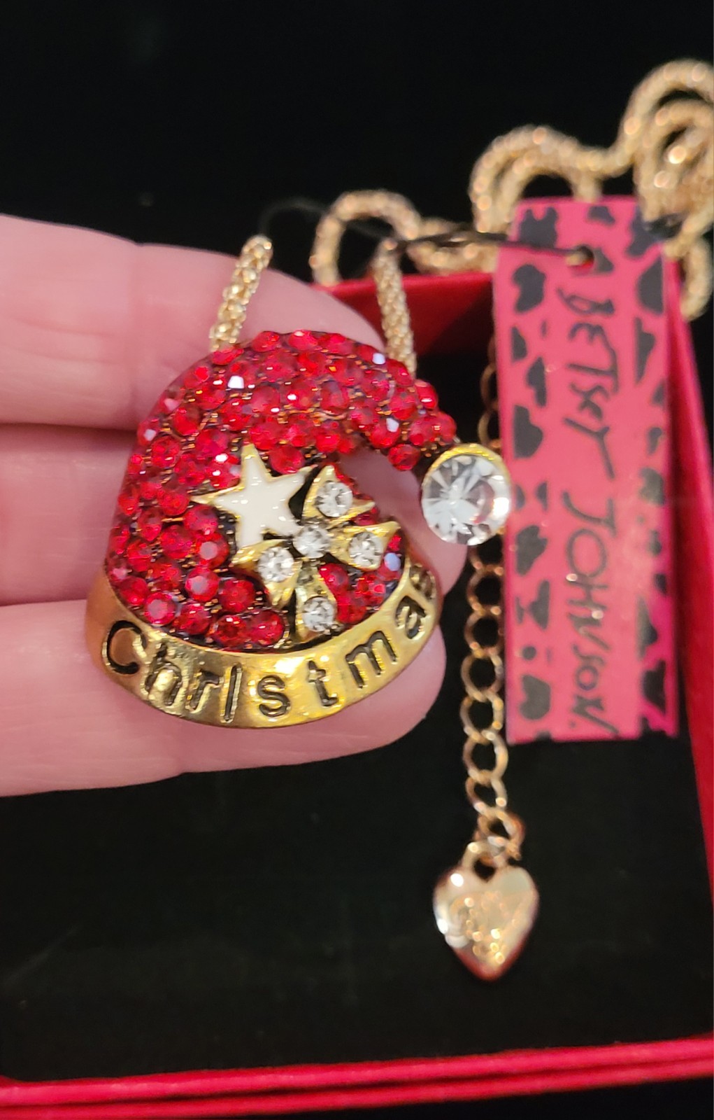 3D BETSEY JOHNSON CHRISTMAS CRYSTAL SANTA HAT STAR PENDANT NECKLACE BOX INCLUDED
