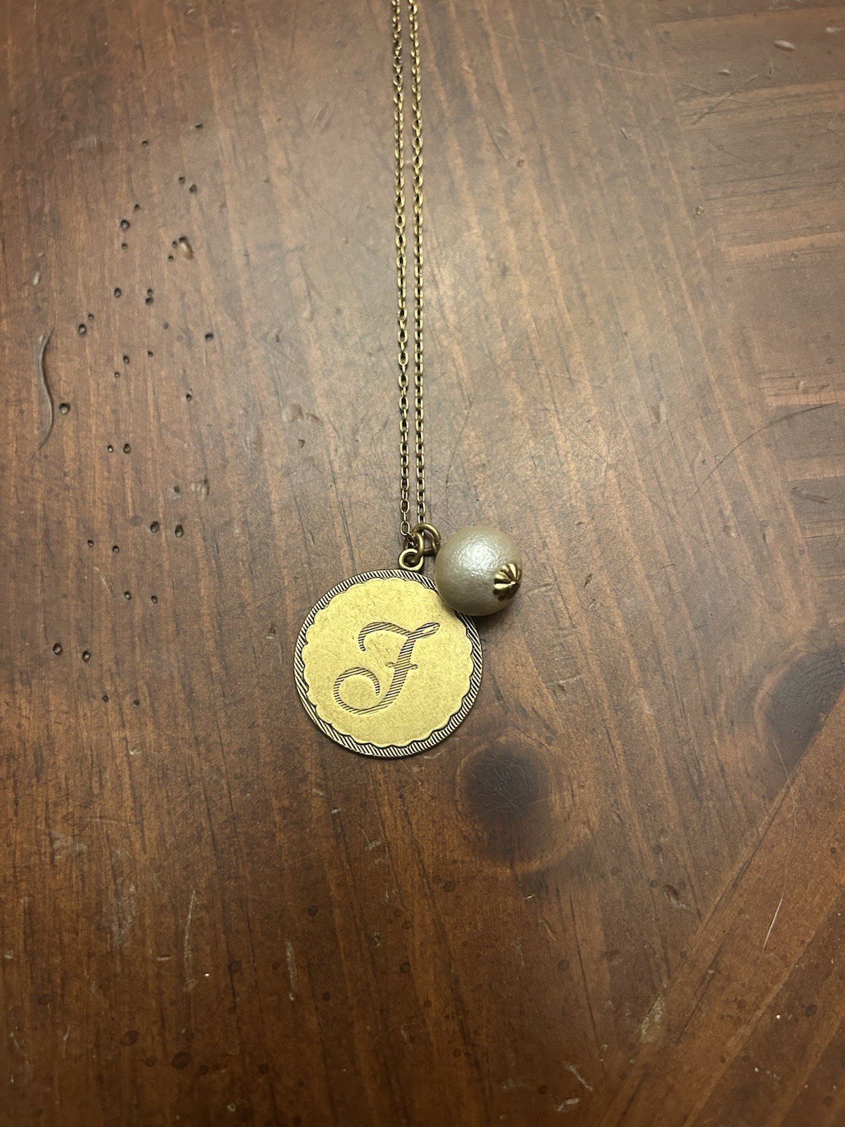 John Wind Gold Tone Initial F Round Charm Pendant Necklace w/ Imitation Pearl