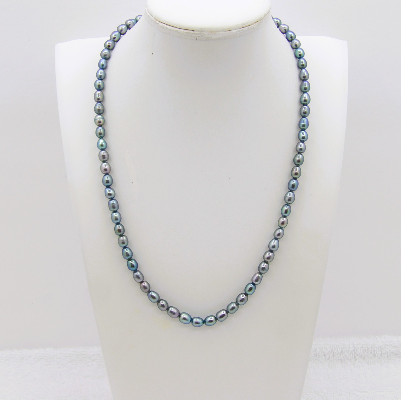 19 inches long Genuine Grayish Green Rice Freshwater Pearl Necklace NK824
