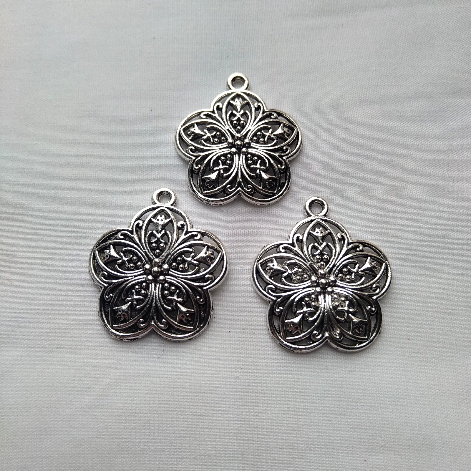 Flower Pendant Bead 3Pcs 30x26x2mm Tibetan Silver DIY Floral