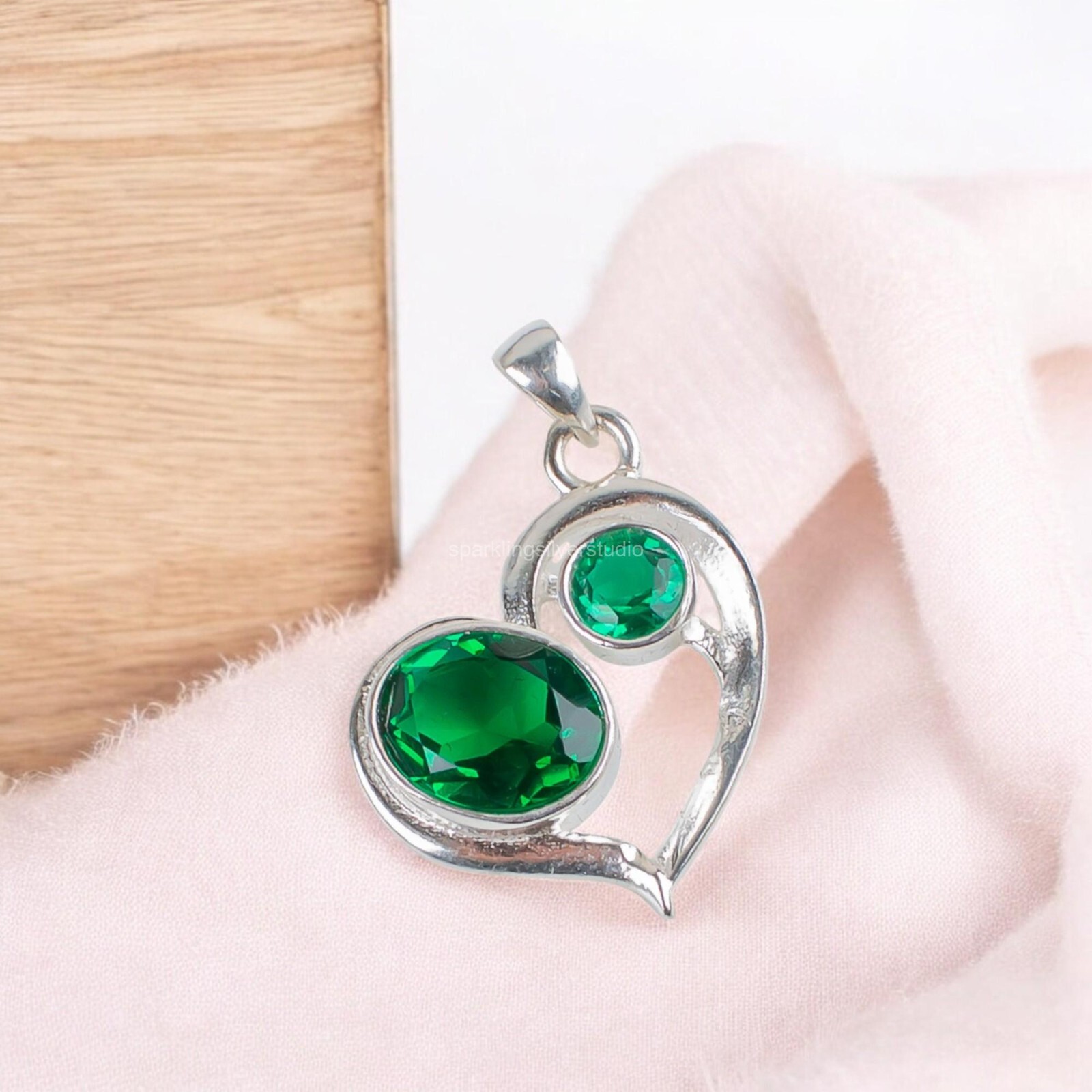 Oval Cut Green Emerald Gemstone 925 Silver Womens day Bezel May Pendant Jewelry