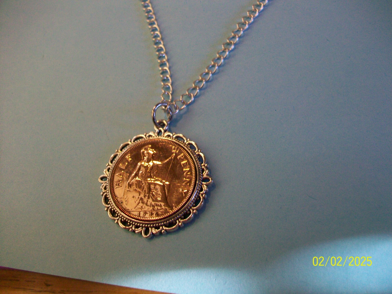 BRITANNIA HALF PENNY – LIMITED EDITION SILVER CASED CURB NECKLACE – 1917 to 1936