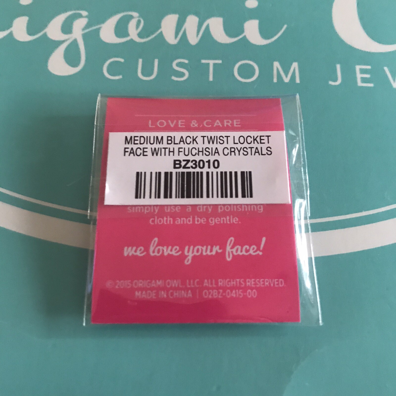 Authentic Origami Owl Medium Black w/Fuchsia Crystal Twist FACE “New in Pkg”