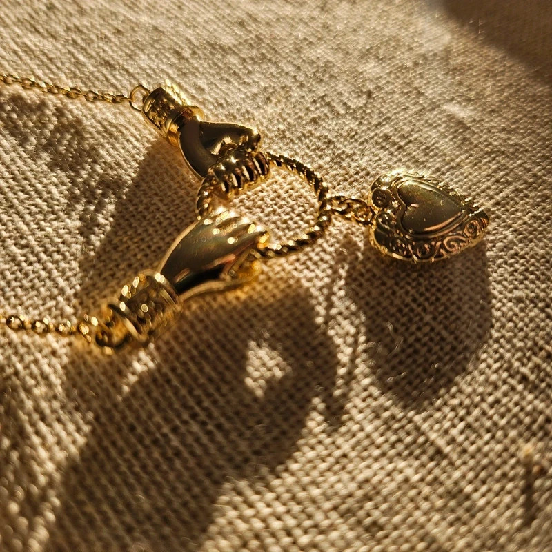 Edwardian/Victorian Hands Old Money Heirloom Ornate Heart Charm Necklace 17-20″