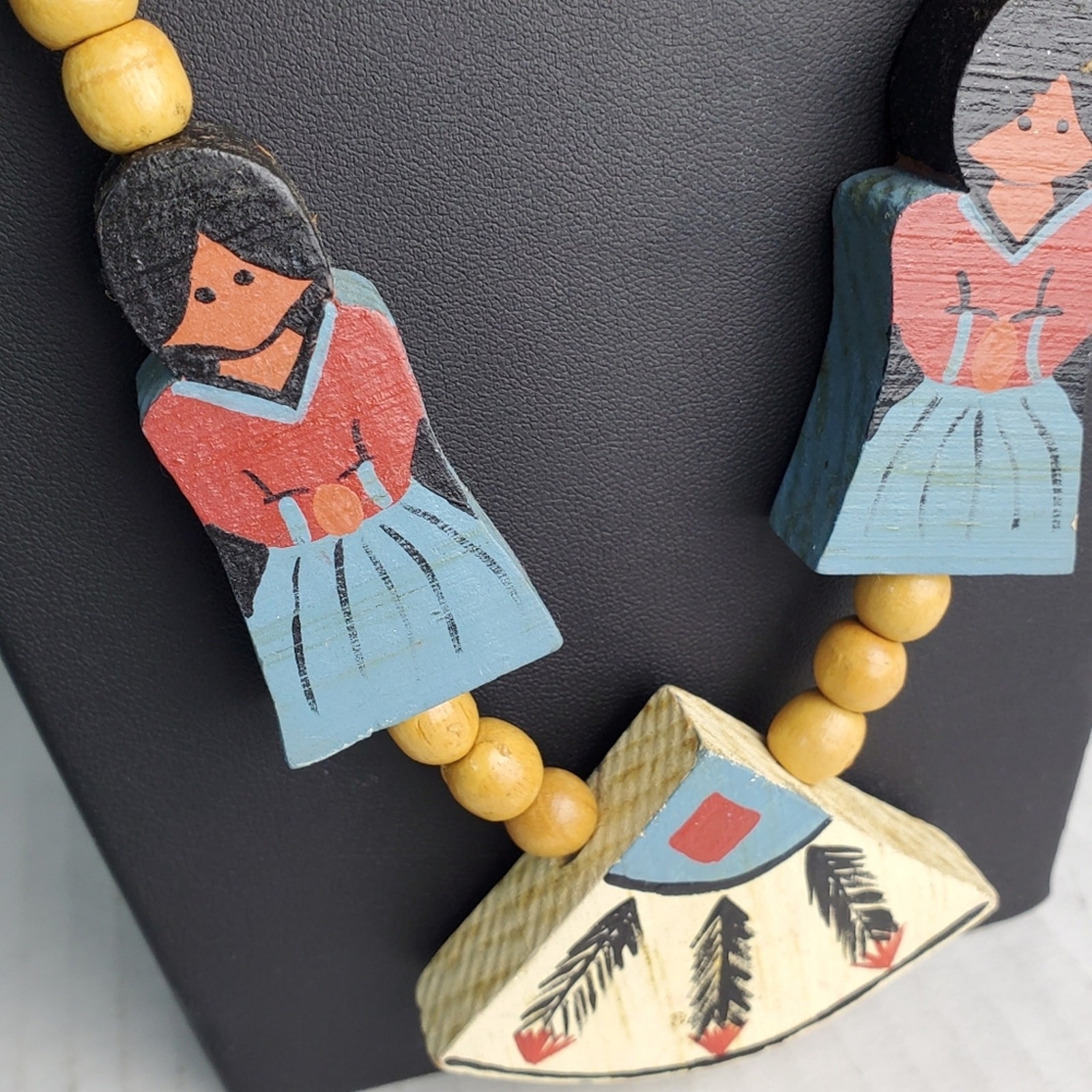 Wood Southwestern Girl Vases Beaded Art to Wear Character Necklace 28″