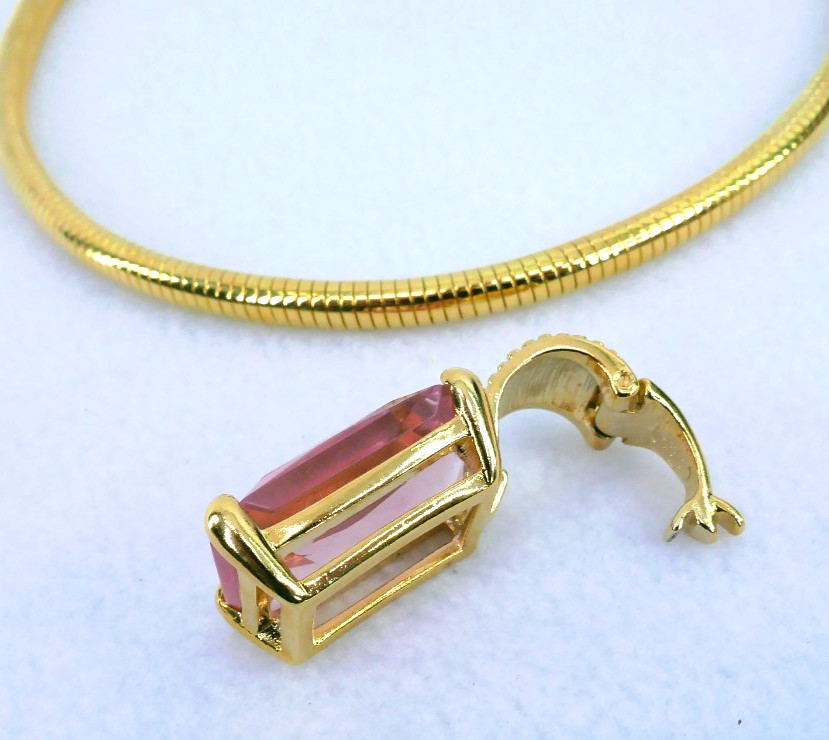 JOAN RiVERS FACETED EMERALD CUT PiNK GLASS GEMSTONE PENDANT 20″ CHOKER NECKLACE
