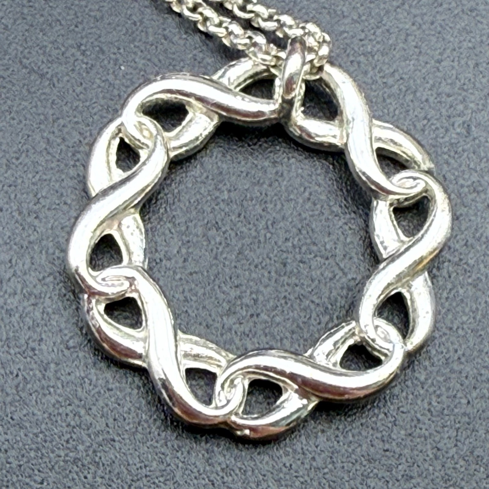 SAQ Silver Tone Circle Pendant Necklace Modern Open Link Design 16″ Chain