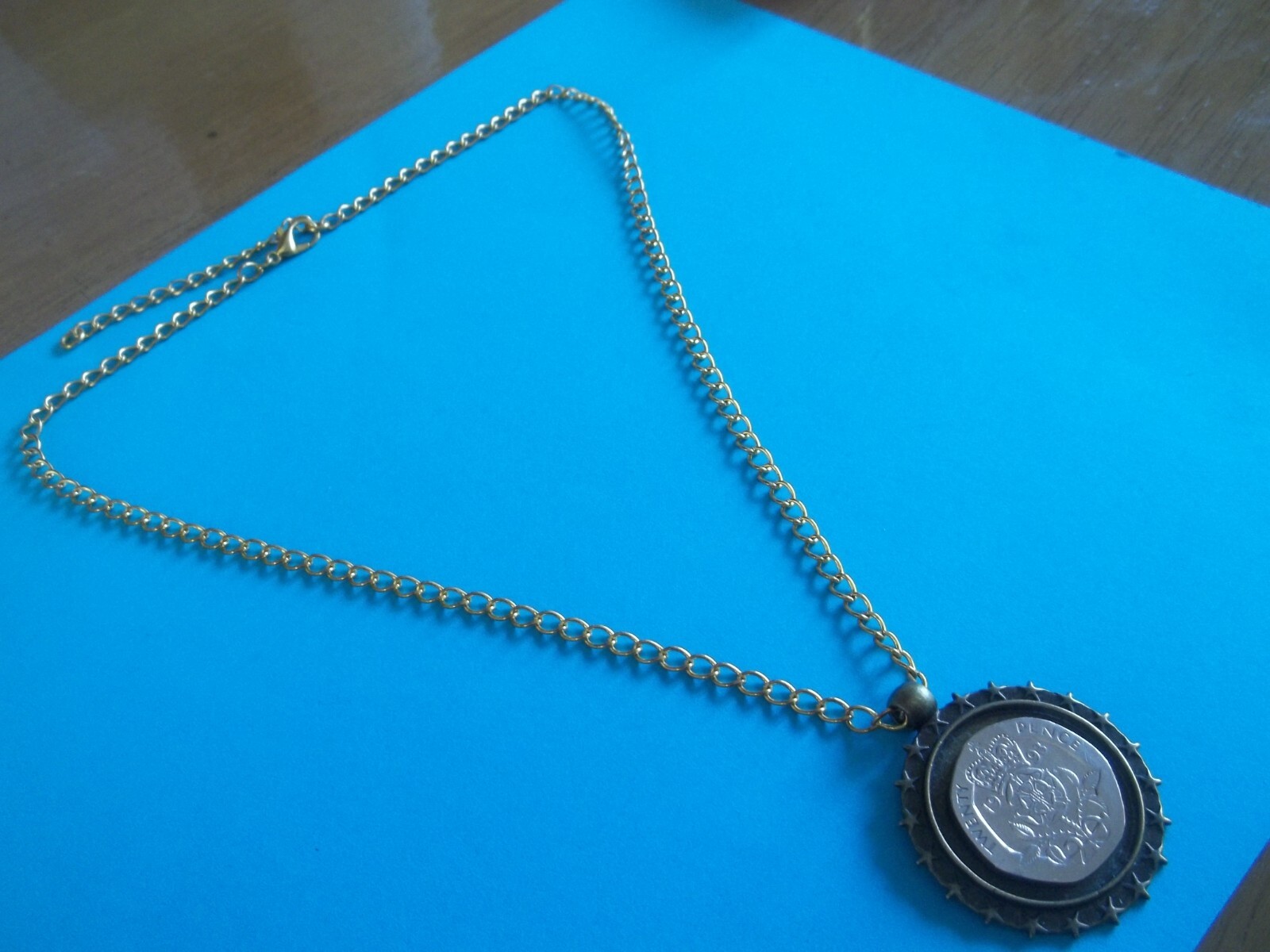 TWENTY PENCE COIN – LIMITED EDITION – BRONZE CASED CURB NECKLACE – 1982 to 2008