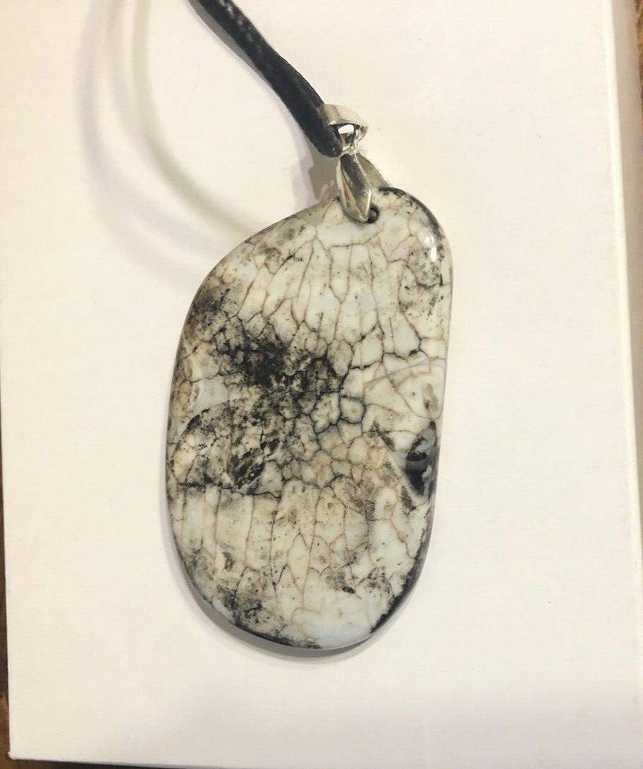 TALISMAN OF HOWLITE GORGEOUS PENDANT NECKLACE/FREE GIFT BOX