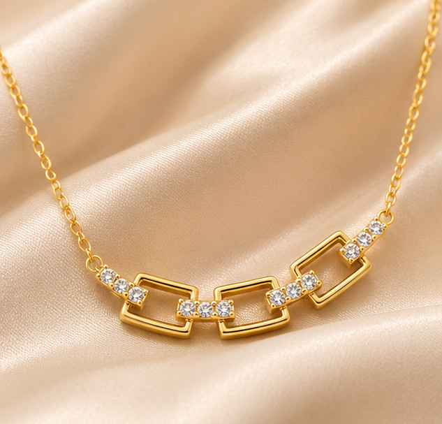 1.5ct Round Cut Simulated Diamond Stunning Amulet Pendant 14k Yellow Gold Plated