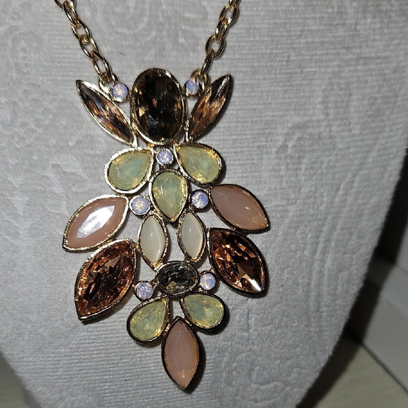 Elegant Gold and Pink Necklace