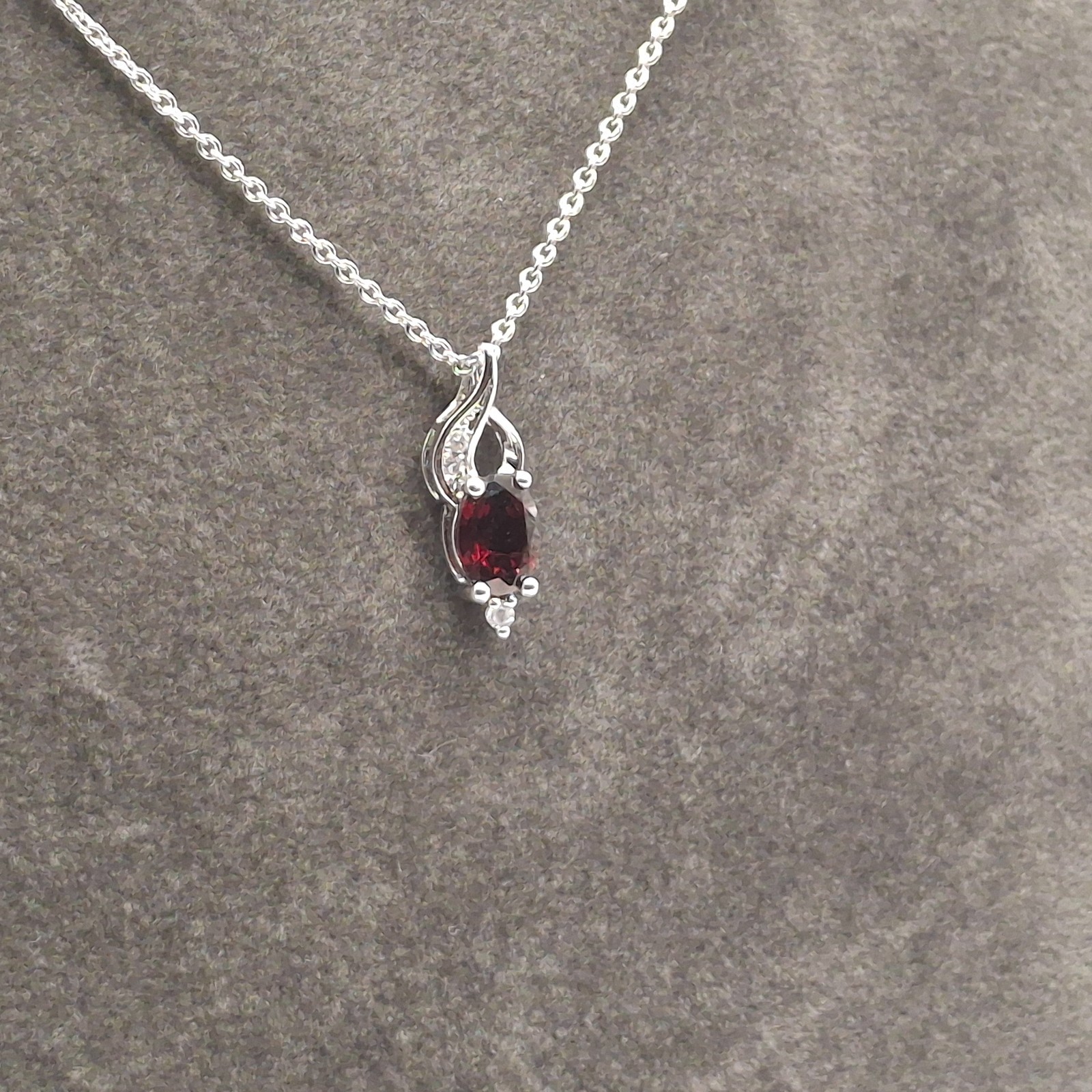 Avon Red Crystal Pendant Necklace Silver Tone Vintage Dainty 46cm