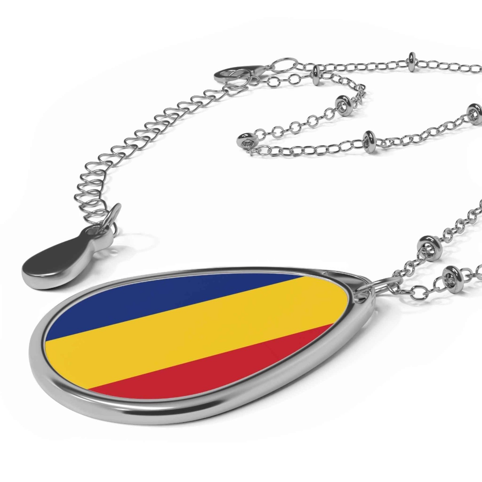 Romania Flag Oval Necklace – Romanian Heritage Pendant – One Size / Silver