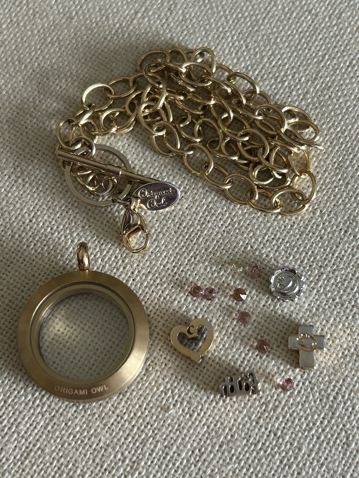 Origami Owl Medium Gold Hinge Locket, 4 Charms & 16″ Toggle Chain Set “New”