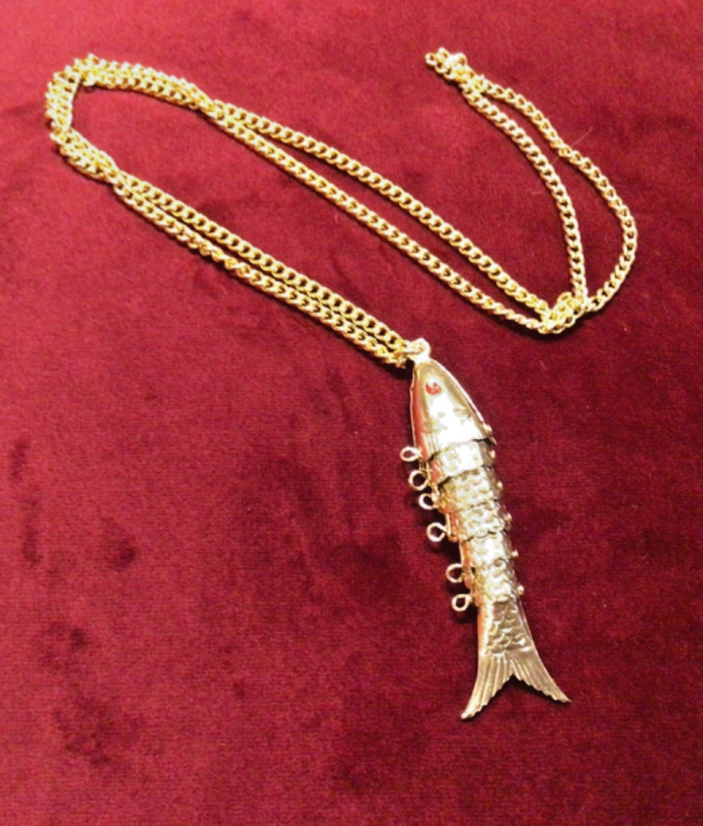 Unused Retro Gold Tone Articulated Fish Pendant Necklace 60cm Chain