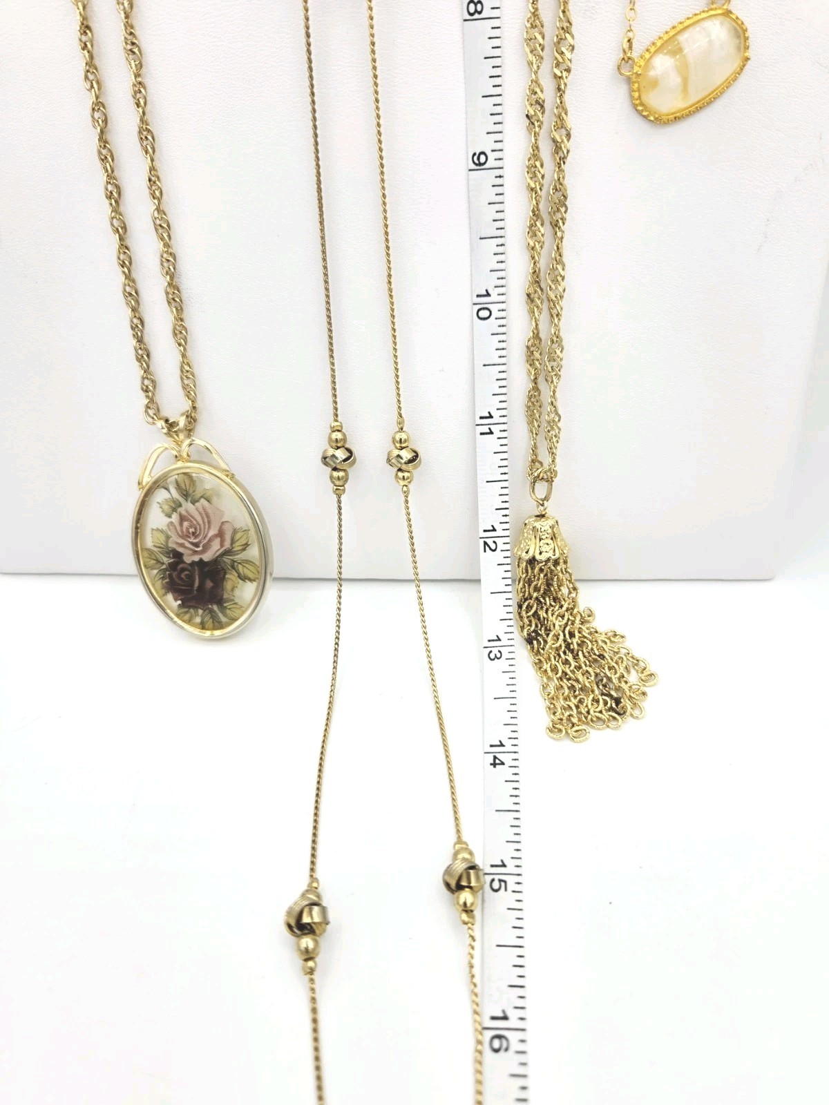 Lot 4 Necklaces W Pendants & Accents Goldtone 18- 32″ Lengths & AKI. 0313