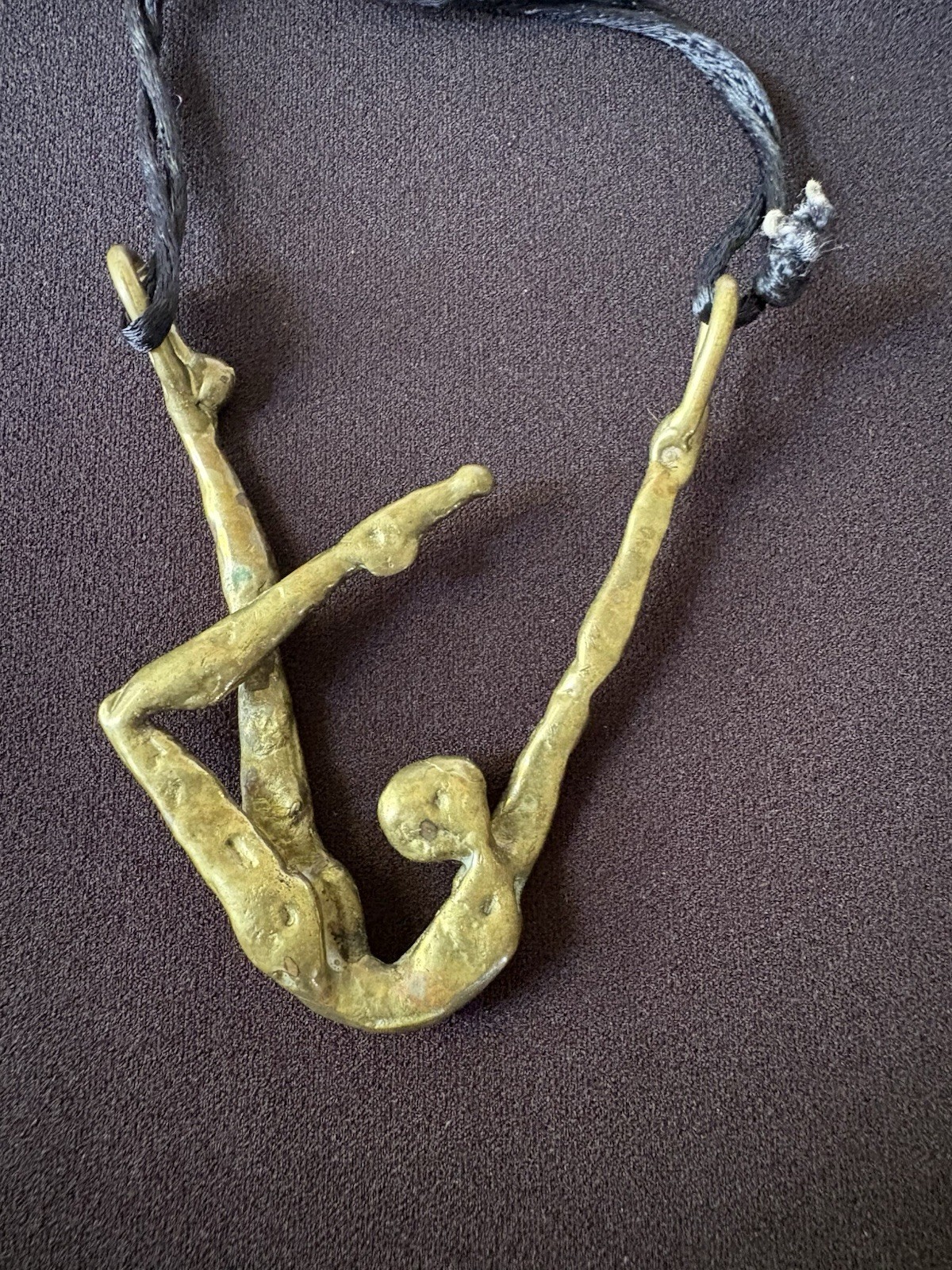 VINTAGE BRASS NUDE DANCER ACROBAT PENDANT ARTISAN BRUTALIST ROPE NECKLACE