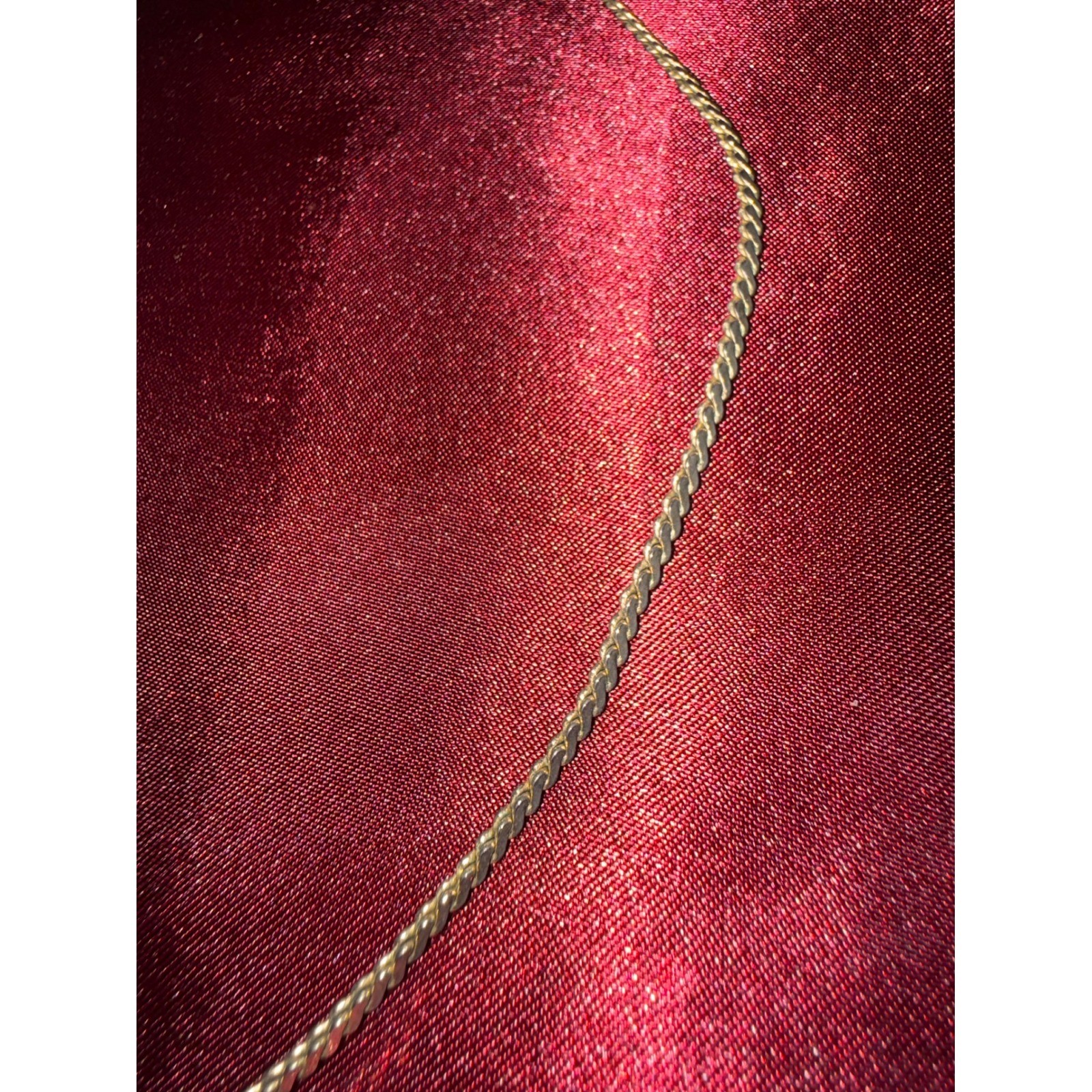Vintage Gold Tone Curb Link Chain Necklace Minimalist Spring Ring Clasp 18 Inch