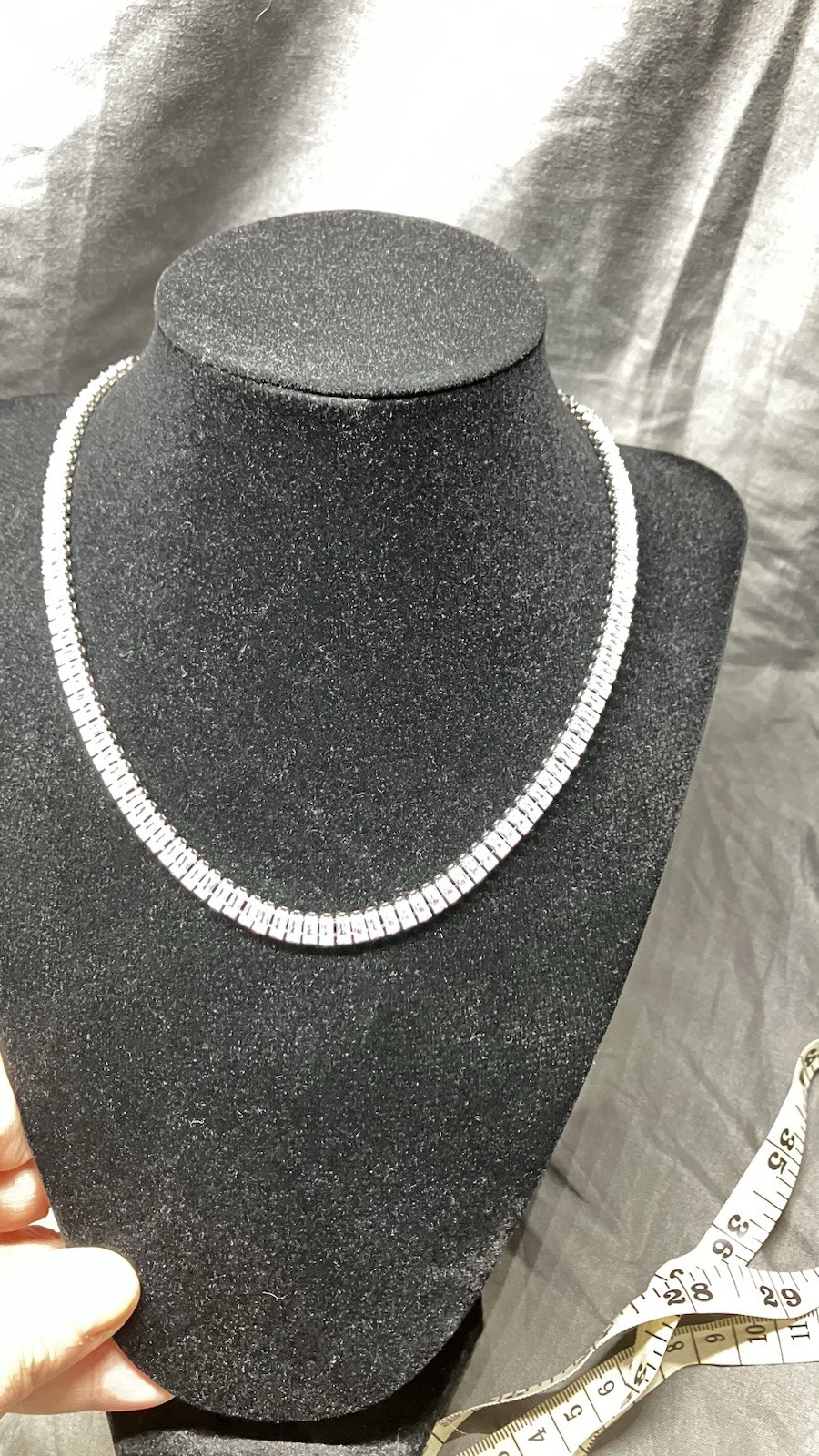 Womens silvertone necklace.Reflective!beautiful ! 14-20 adj 12gm wt.