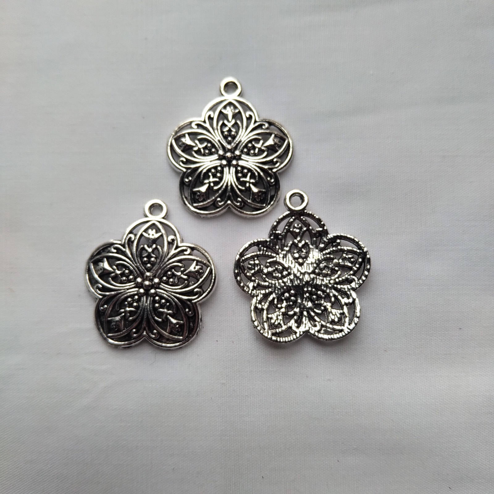 Flower Pendant Bead 3Pcs 30x26x2mm Tibetan Silver DIY Floral