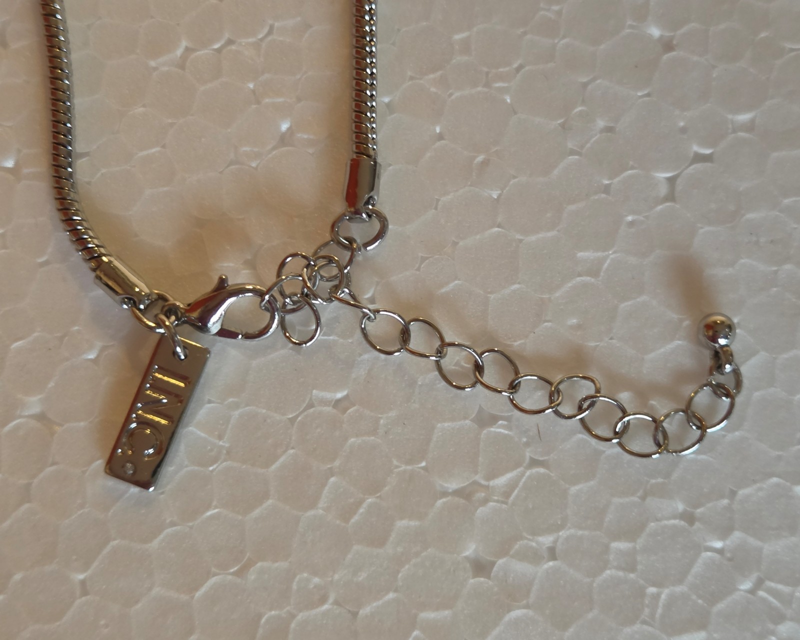 I.N.C 15″ in Silver Chainlink w/ 2.5′ x 1.5″ Silver Egg Shape Pendant Necklace