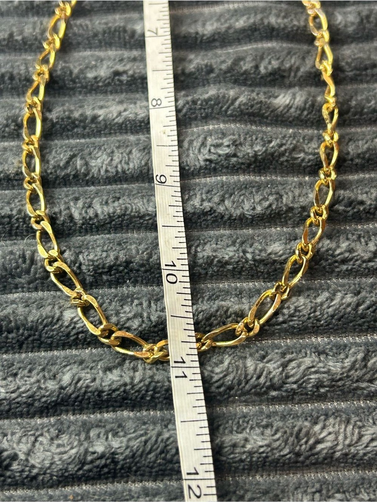 Vintage Gold Tone Figaro Link Chain Necklace Classic Minimalist Layering Collar