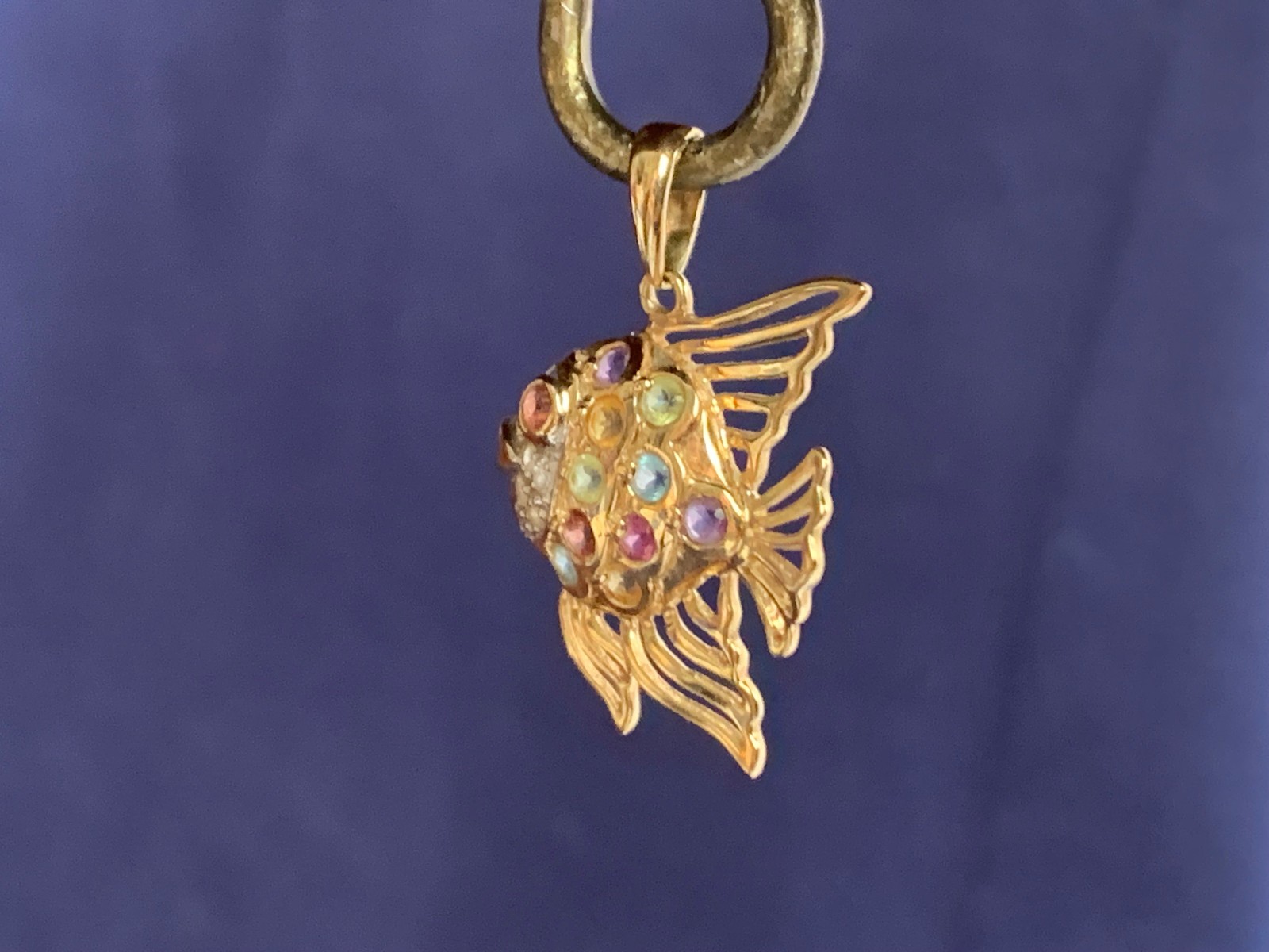 10K Yellow Gold Angel Fish Pendant 1.81g Jewelry Multicolor Stones Charm *READ*