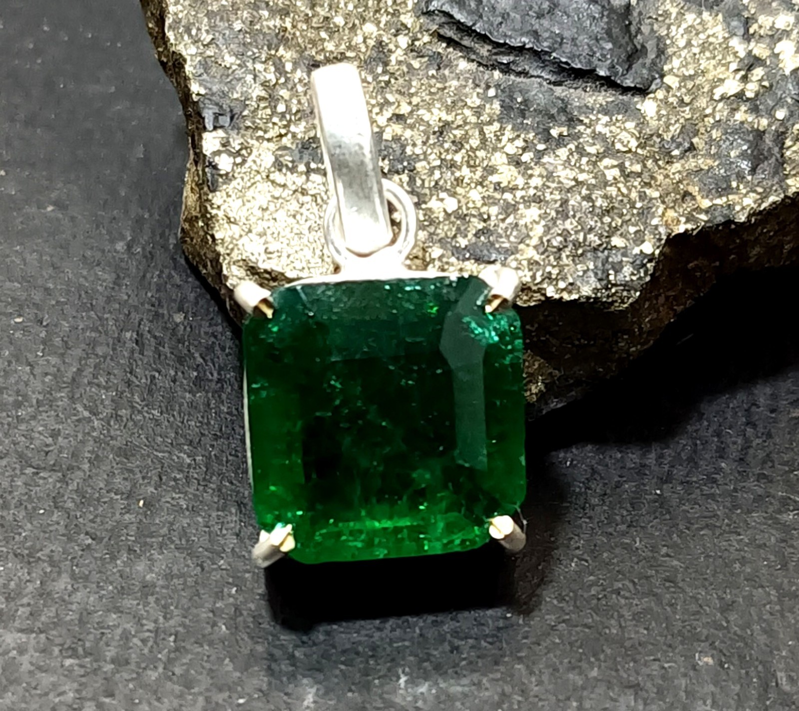 Certified 28.40 Ct Stunning Emerald Solid Silver Asscher Cut Pendant Gemstone