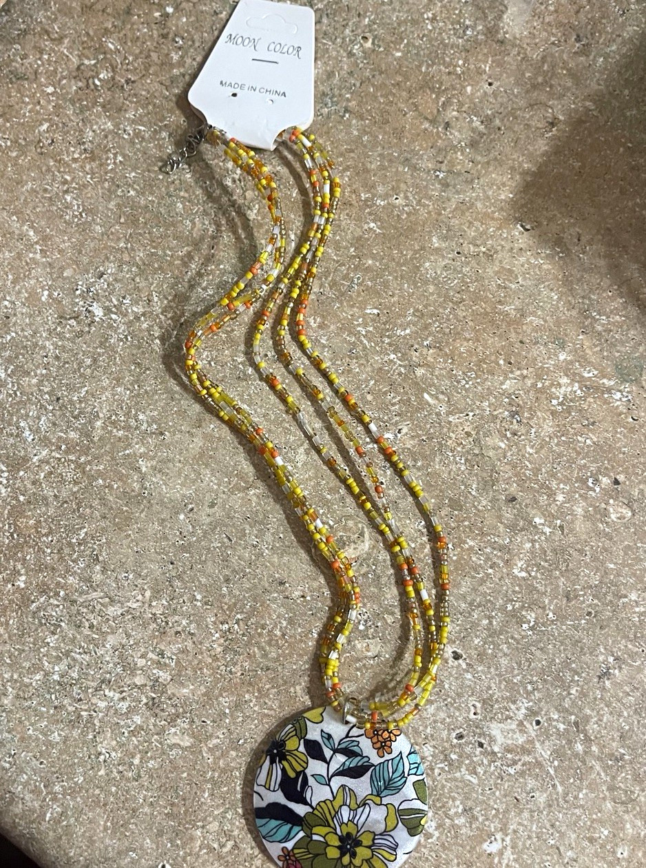 MOON COLOR Multicolor Beaded Necklace Round Floral Charm Pendant