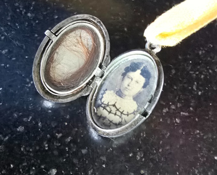 Vintage Memorial Locket, Photo of Girl, Lock of Hair, French, Pre WW-II