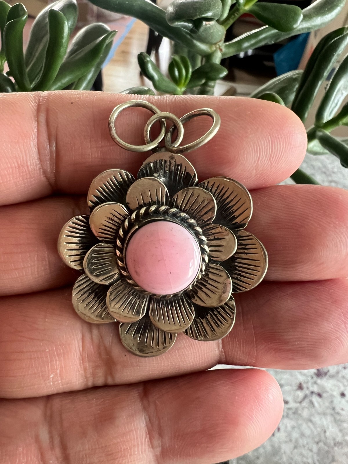 Flower Pendant, Queen conch shell pendant, Tibetan Silver Pendant(P-214)